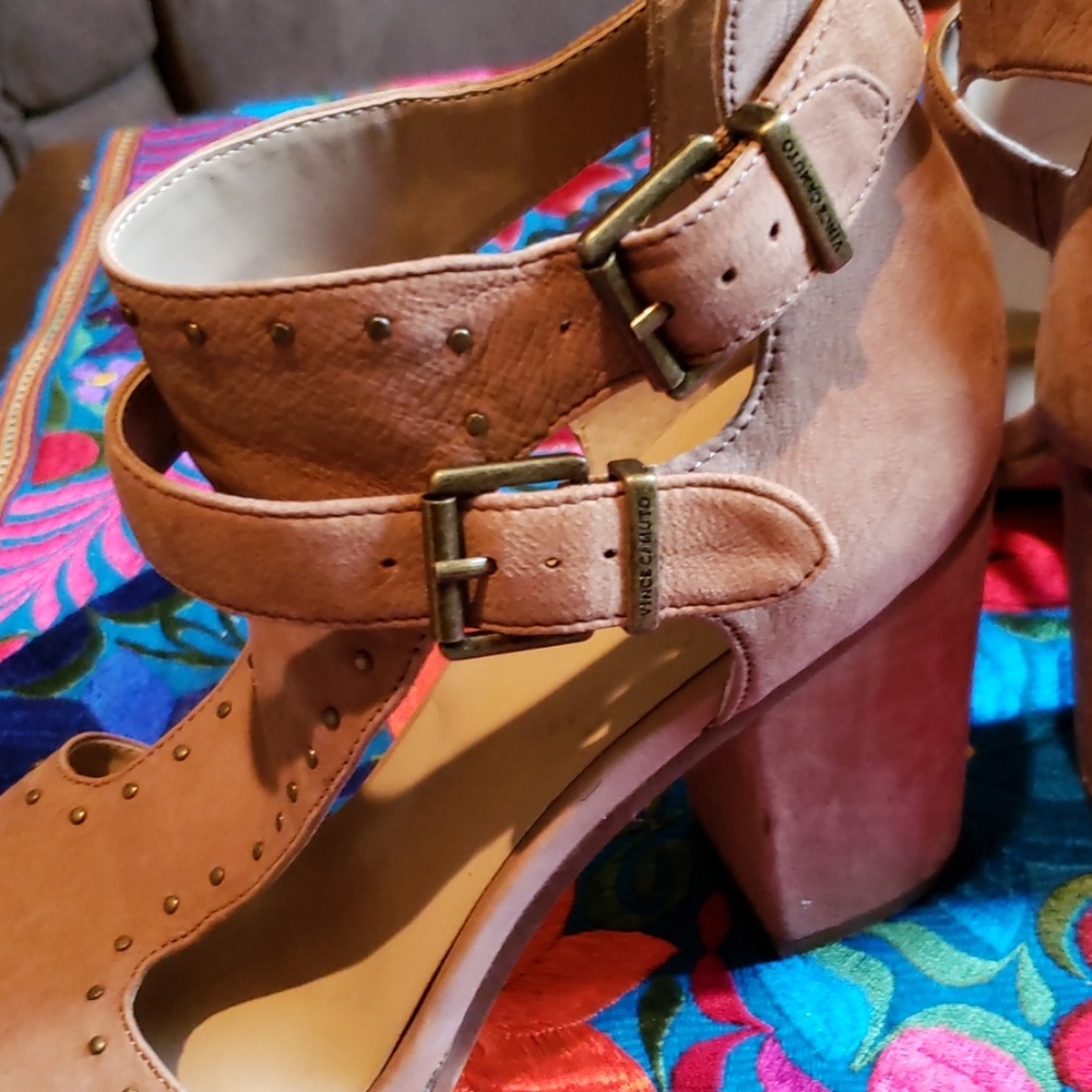 Shoes - Picture 2 of 5